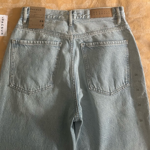 PacSun Dad Jeans in Eco Light Distressed Wash Size 26 - New With Tags! - Picture 9 of 12